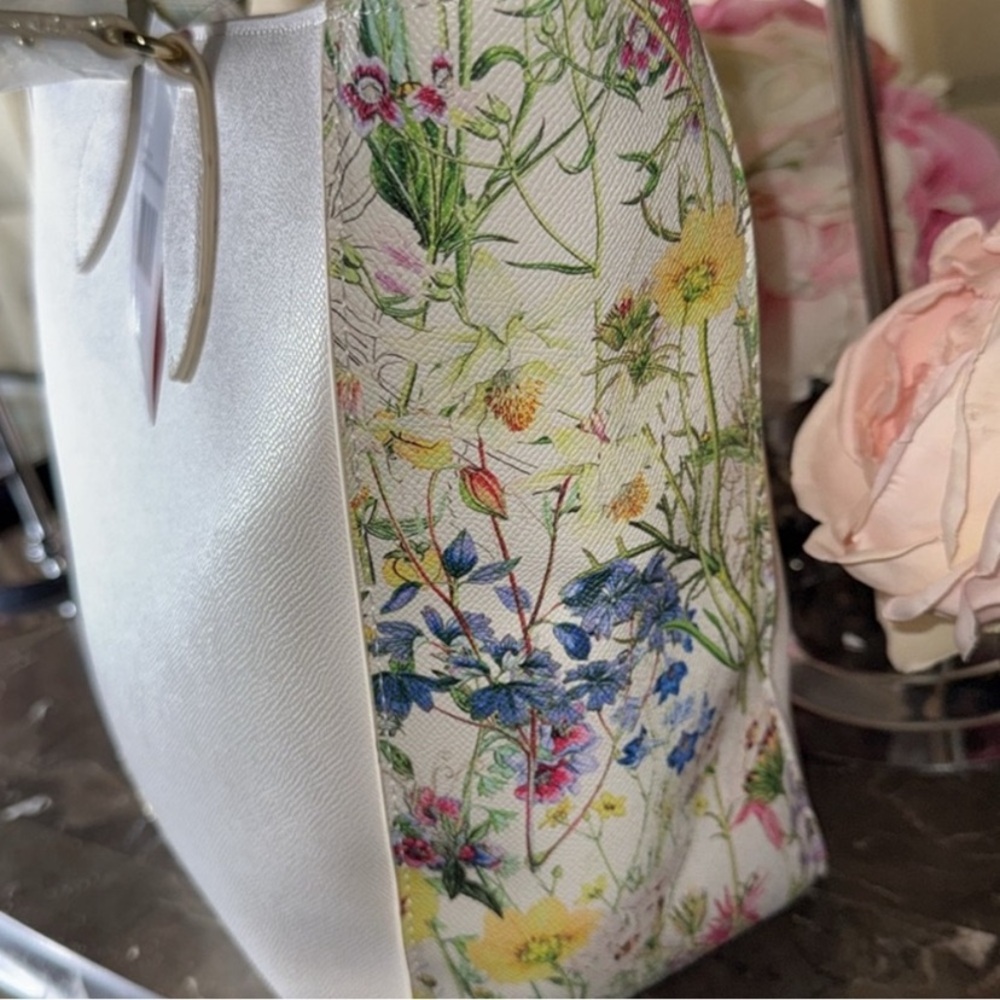 Betsey Johnson White Tote with Floral Trim and Gold Chain NWT - Picture 6 of 12
